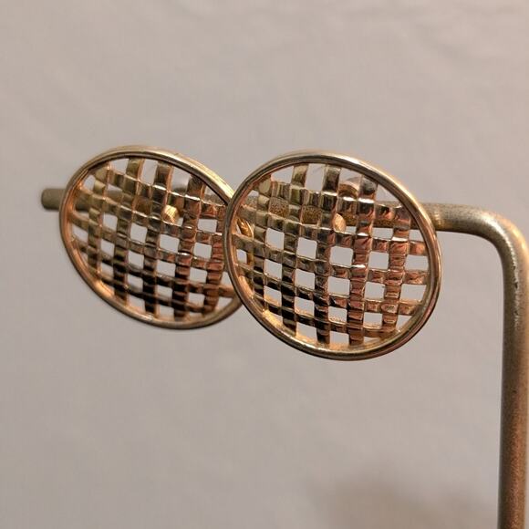 Vintage Gold Tone Basketweave Round Disk Post Earrings - Picture 3 of 5